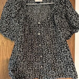 Universal Thread Black and White Floral Blouse